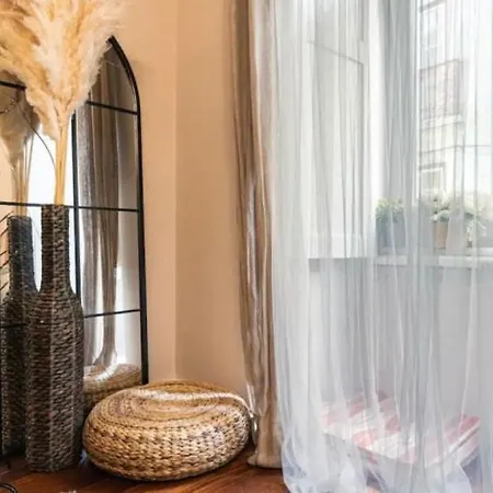 Apartment Bella's Charming At Trendy Chiado Lisbon
