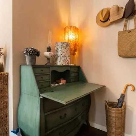 Bella's Charming At Trendy Chiado